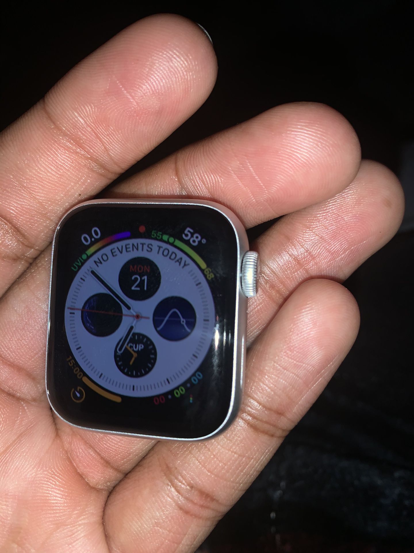 Apple Watch 4 ,40 MM cellular and gps bin $150