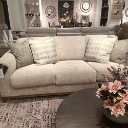 ParklynnSofa
Ashley Furniture$10 Down Payment And Financing Available