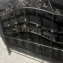 Complete Full Size Bed