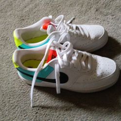 Woman's  Size 9 Nike