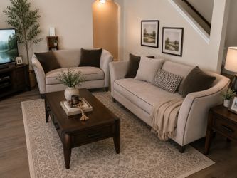 🛋️ Oversized Beige Sofa & Accent Chair Set – Super Comfortable – Excellent Condition – OBO