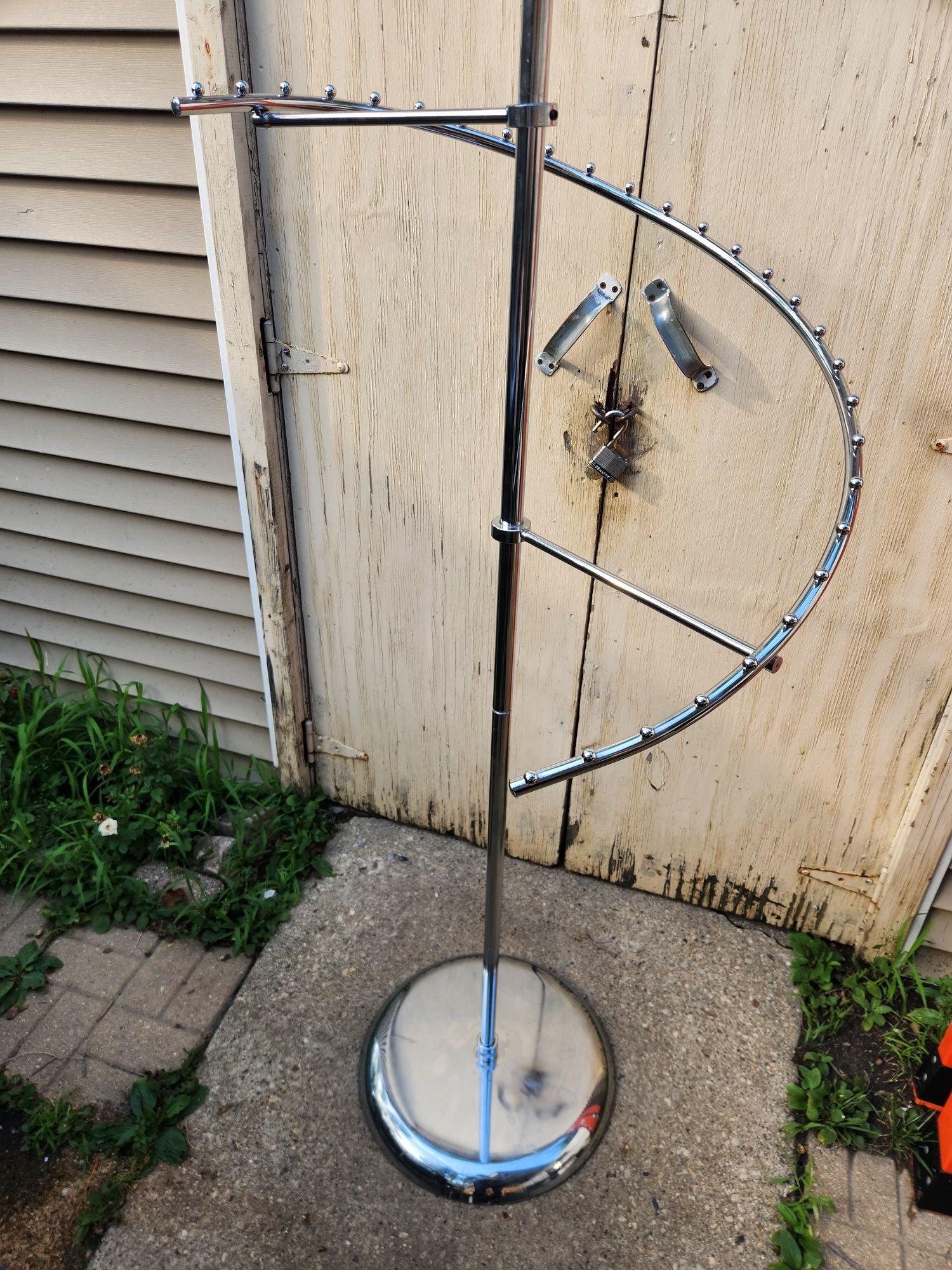 Aspiral coat rack