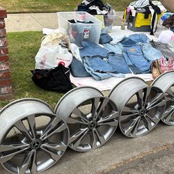 yard sale !! womens clothes,jeans & shoes