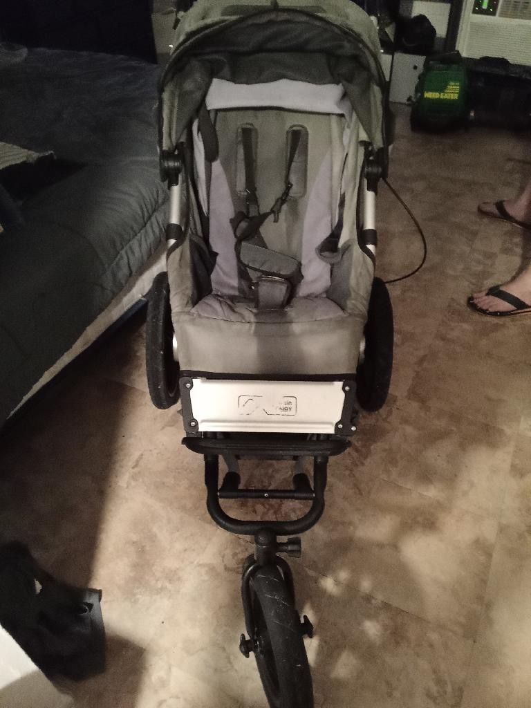 🏔️ Mountain Buggy Jogging Stroller – Great Condition! 🍼