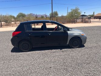 2010 Nissan versa HB SL