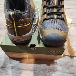 New Mens Keen Hiking Boots 10.5 New In Box Leather Waterproof 