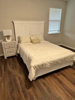 Queen Size Bedroom Set