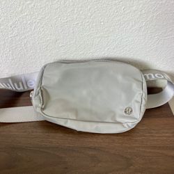 Lululemon Everywhere Belt Bag