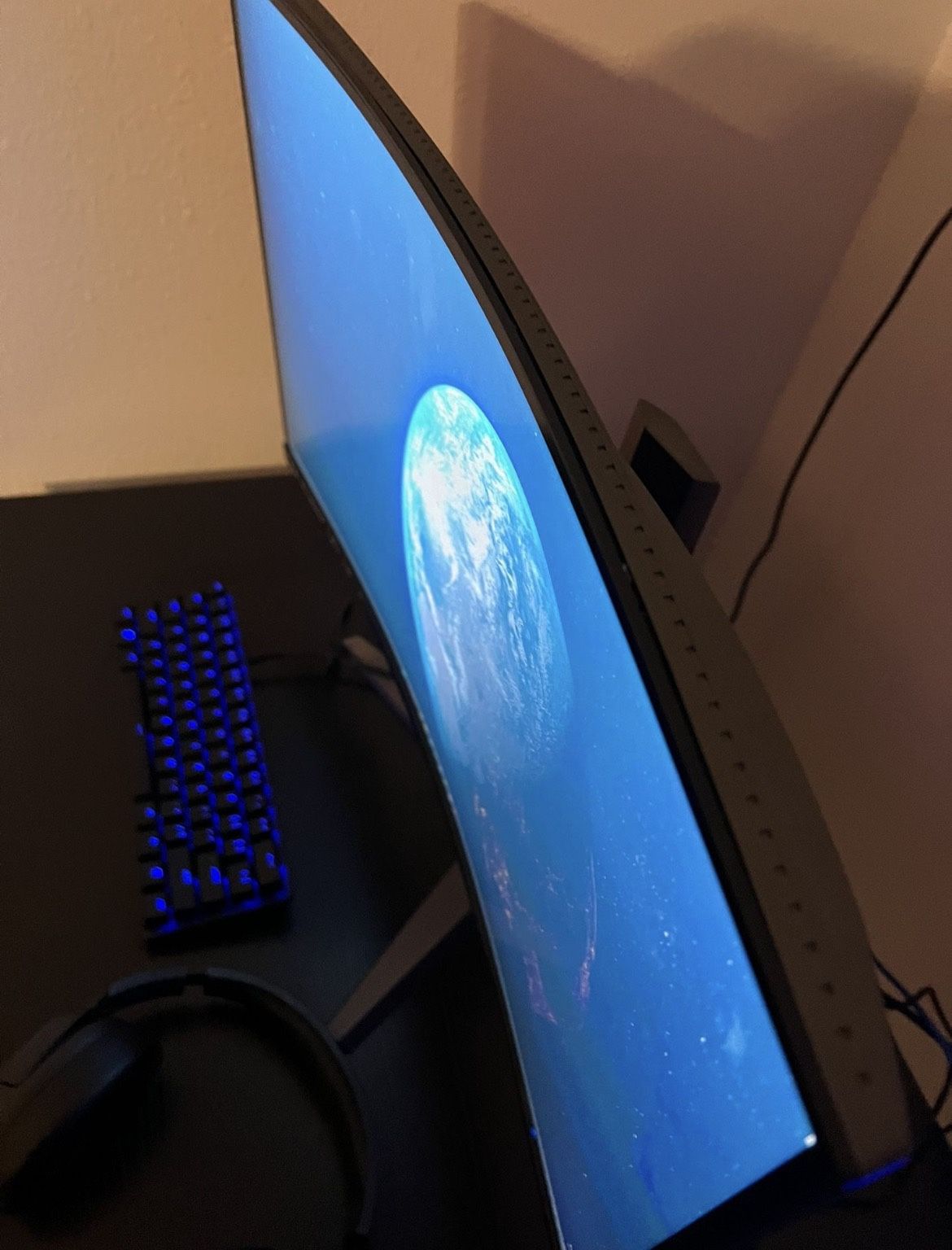 Msi 27in curved 2560x1440p 144hz monitor