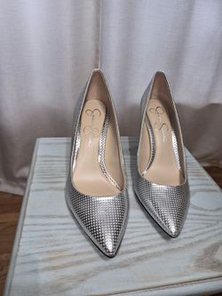 Jessica Simpson Silver Textured Pointed Toe Heels, 8
