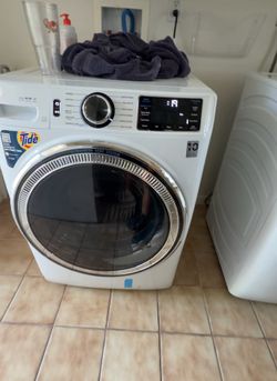 GE UltraFresh Vent System and OdorBlock. Washer/Dryer