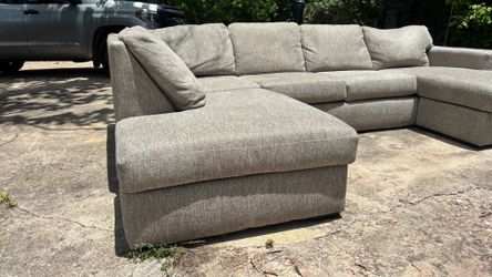 *FREE DELIVERY* Living Spaces 3 Piece Pullout Sectional