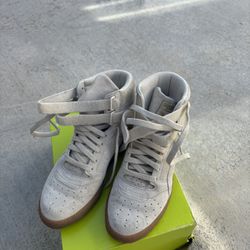 Puma Shoe 6.5 Women