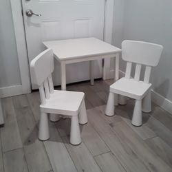 Toddlers Wood Table With Two Plastic Chairs 