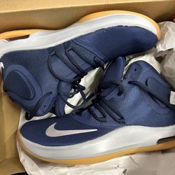 Mens Nike Air Versatile Basketball shoes