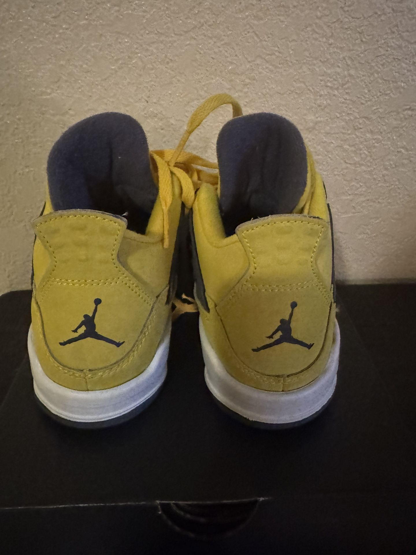 Nike Air Jordan 4 Retro Lightning Tour Yellow