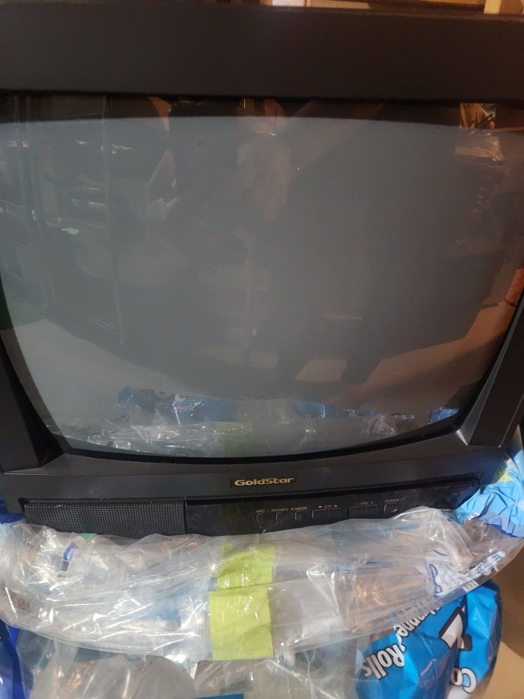 13" Color TV Goldstar