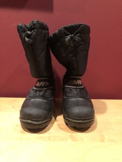 Baffin snow boots size 4