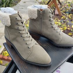 Malibu Blowfish  Boots Size 7.5