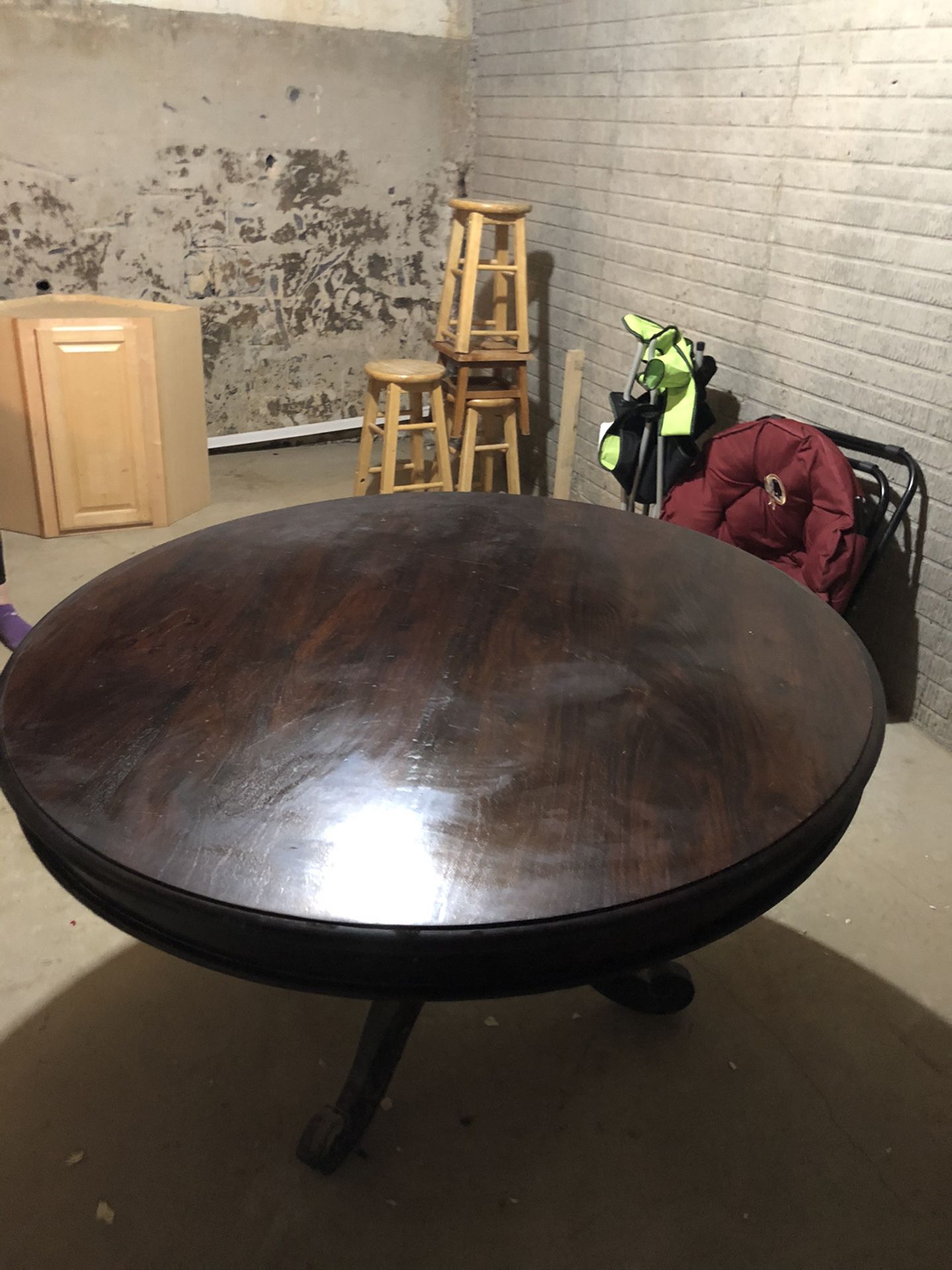 Round Wooded table
