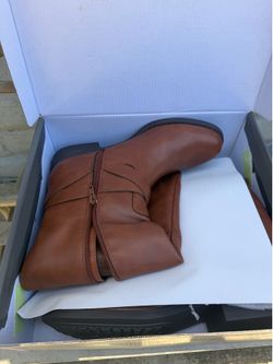 Brand new women’s boots