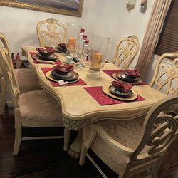 Elegant 6-Seat Dining Room Set with Extendable Table – Like New!