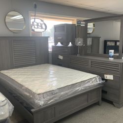 Queen Bed With Mattresses Dresser Mirror Nightstand & Chest💥