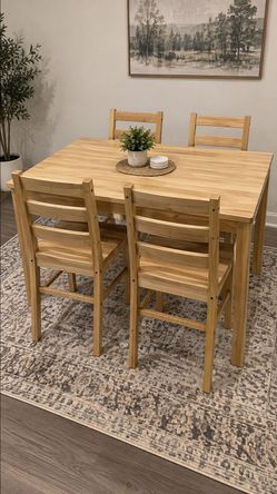 Wood Rectangular Dining Table Set + 4 Dining Chairs - 42.5" Length
*New - Delivery*
