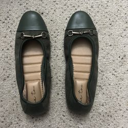 ME TOO Womens Olympia Ballet Flat With Chain