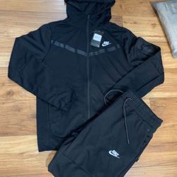  New Nike Black Tracksuit Set (Men’s) – Hoodie & Joggers