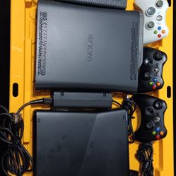 Xbox 360 And Xbox 360 Slim 