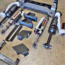 🚨🚨LIFT YOUR PARTNERS SPIRIT FOR VALENTINES ROUGH COUNTRY LIFT KITS 🚨🚨