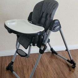 Practically New Baby Trend High Chair 5 In 1 ( PRICE FIRM!)