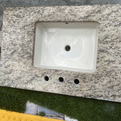 Quartz Bath Counter With Sink 
