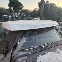 2013-2003 Range Rover Hood. Some easily repairable damage to passenger side front of the hood. Color is Arctic White. 