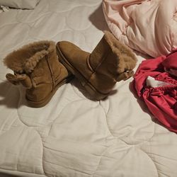 Womens Uggs Size 8