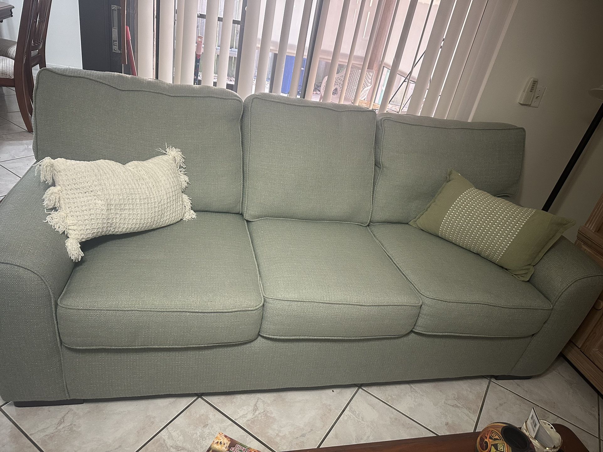 Modern Green 3-Seater Sofa – Excellent Condition