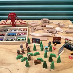 Kids Wood Toy Train Set And Melissa & Doug