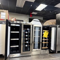 Mini Wine Coolers- Two Pieces Left (Take It Home In Payments/ llévatelo a casa en pagos) 