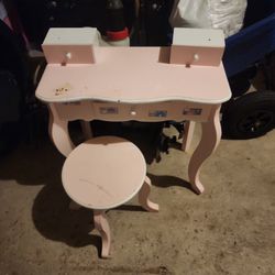 Little Girls Make-up Table and Chair