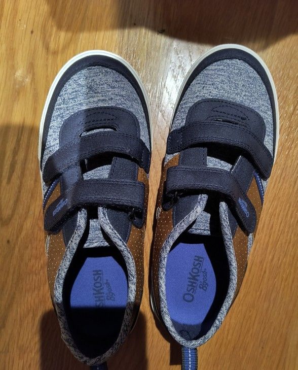 Oshkosh Boys Velcro Shoes, Size 2