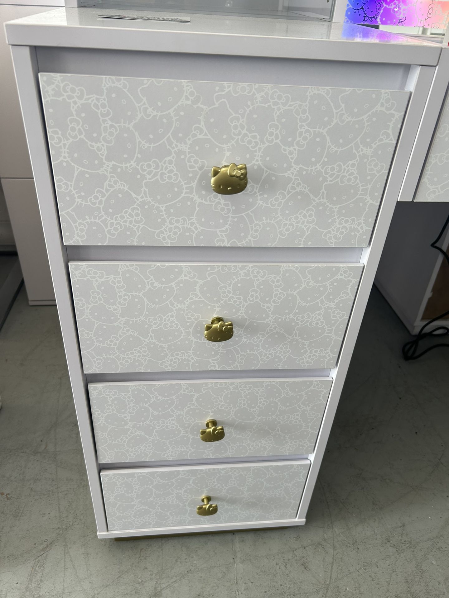 Hello Kitty 6 Drawers Make Up Vanity Storage