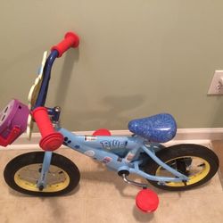 Schwinn Blue Clues Toddler Bike W/Schwinn Toddler Helmet.       Great Christmas Gift.   Both Like New.      $45/Both