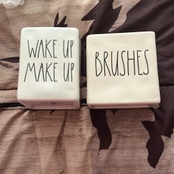 Rae Dunn Makeup Set