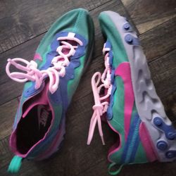 New size 7  Nike Pooper Flyease sneakers 