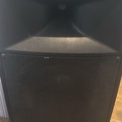 Carvin speakers used but in excellent shape 800$ for both 400 each have to buy both.