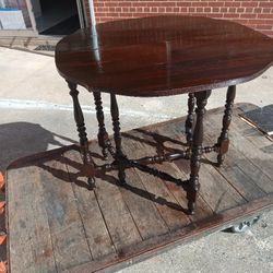 1900's English Side Table With Fold Over Leaf.