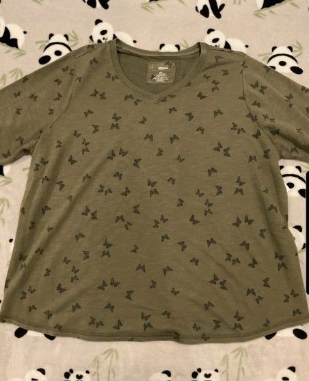 2X  Woman's Sonoma Olive V-Neck Butterfly Long Sleeve Top NWOT