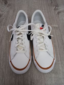 Nike Womens 6 Size DA5380-102