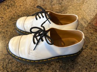 Dr. Martens Mens  White 1461  Toe Cap Oxfords Made In England Size 6 men’s 8 women’s